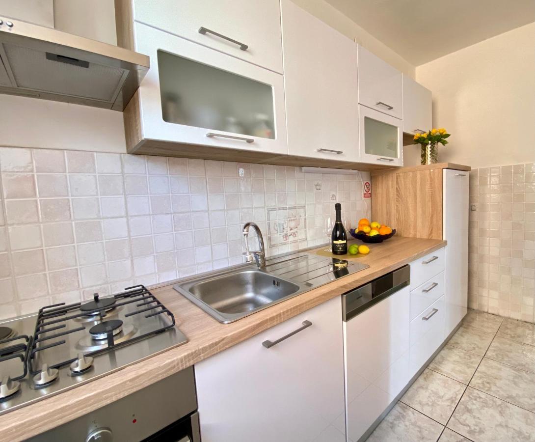 Apartmani Mia Zambratija  Esterno foto