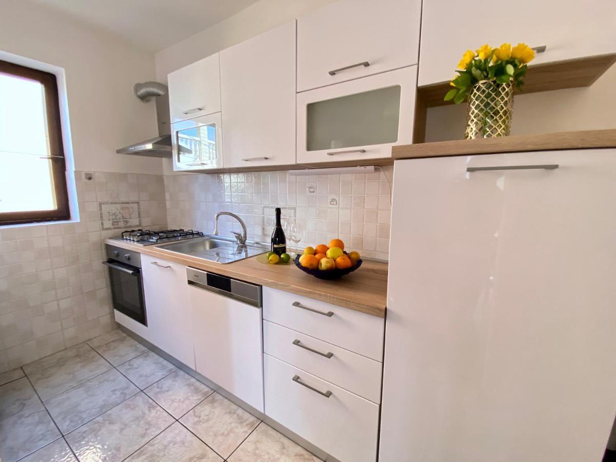 Apartmani Mia Zambratija  Esterno foto